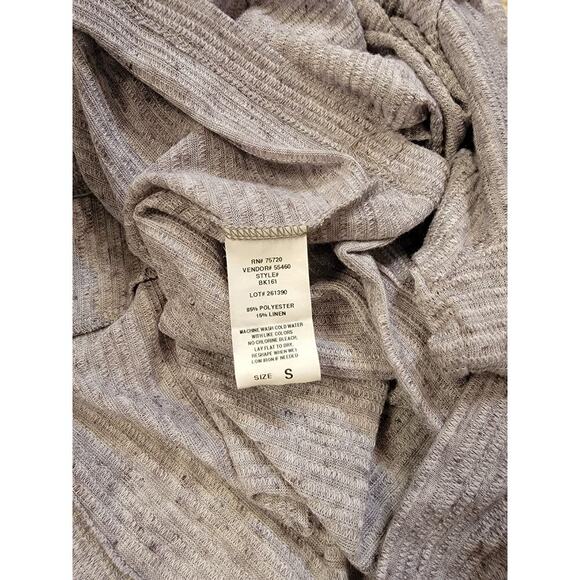 BKE Grey Lightweight 3/4 Sleeve Top - Picture 4 of 4